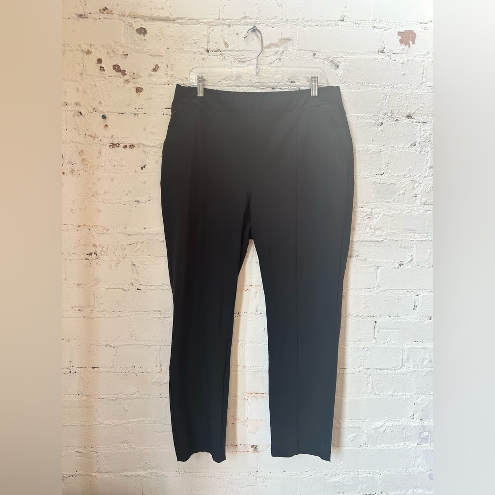 Columbia PFG Woman’s Black Joggers Large Short